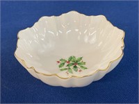 Lenox HOLIDAY HOLLY SPECIAL 6" SCALLOPED ROUND