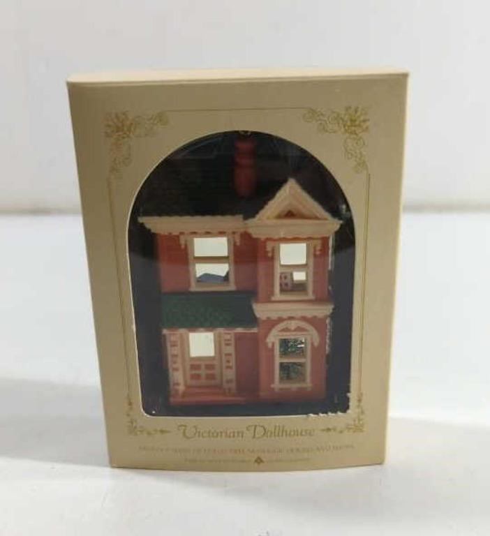 1984 Hallmark Keepsake Victorian Dollhouse