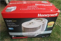 Honeywell 11 gallon humidifier in box.