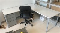1 LOT, L-Shaped Office Desk w/ 4 Tier Drawer &