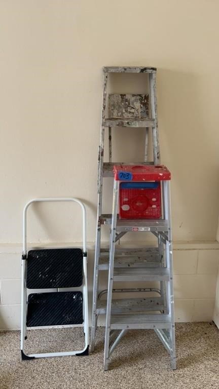 4 foot aluminum ladder, 6 foot ladder and