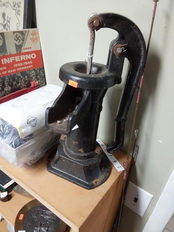 Cast-iron  hand water pump