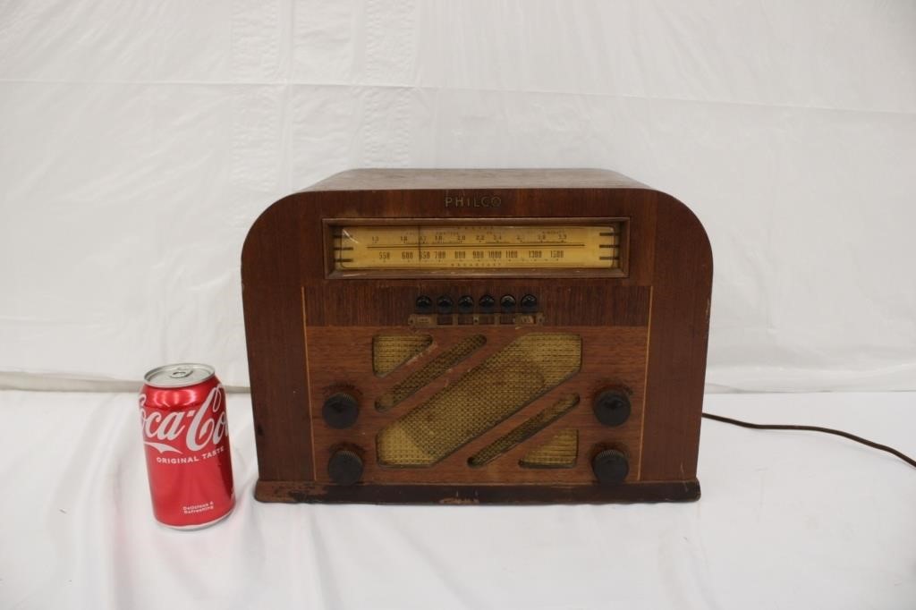 Vintage Philco Radio, Powers on but smokes