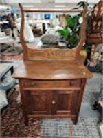 VINTAGE/ANTIQUE WASH STAND WITH TOWEL RACK