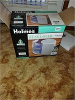 Holmes Cool Mist Humidifier.  Appears New In Box