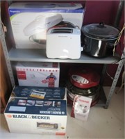(6) Kitchen items including roaster, Rival crock