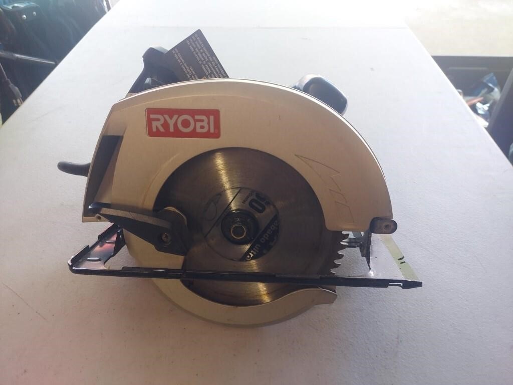 Ryobi 7-1/4 Electric Circlular Saw. Plugged in