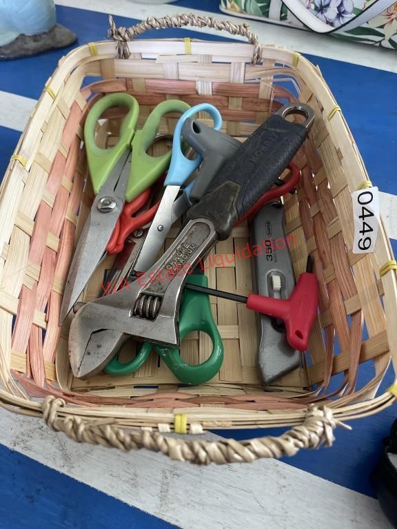 Scissors and tools lot (Dining room)