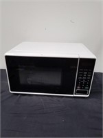 Small microwave Mainstays 7 cubic feet 9.5x 16.5