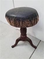 Vintage stool 20 in from seat floor