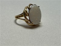 14k Gold Ring with Opal Size 71/4 5.7 g
