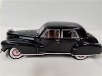 Collectible 9-in diecast replica car