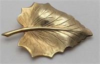 Gold Tone Fashion Leaf Brooch