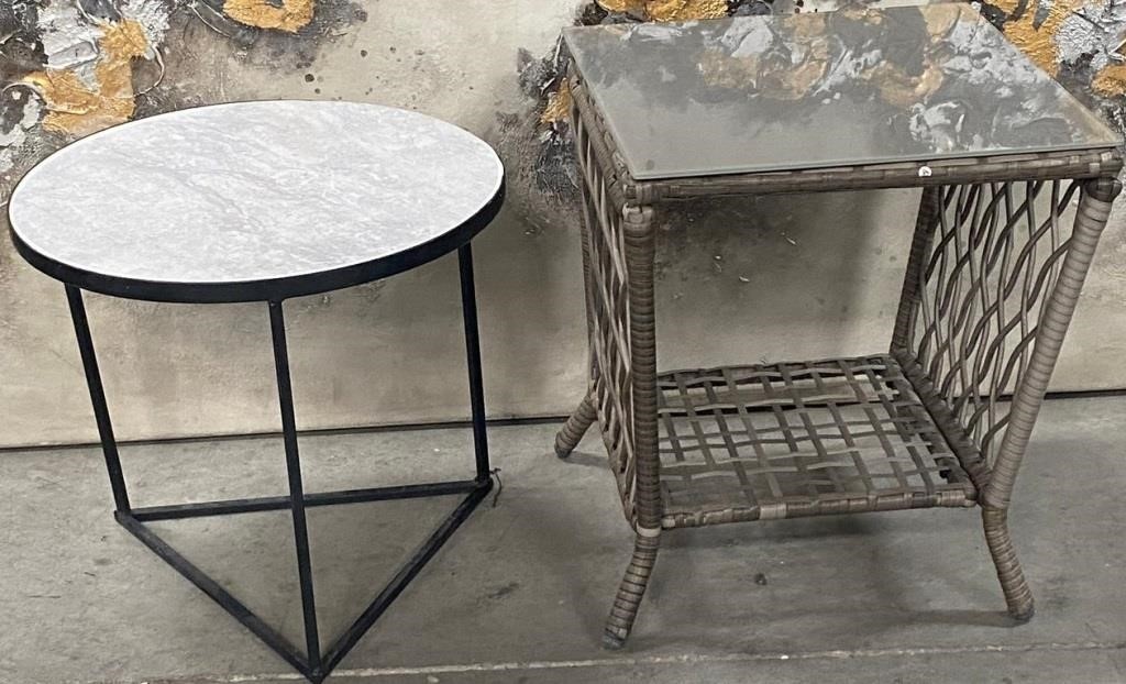 11 - LOT OF 2 ACCENT TABLES