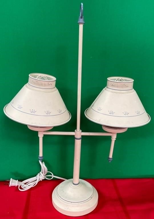11 - VINTAGE-STYLE TABLE LAMP (F120)