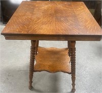 11 - VINTAGE ACCENT TABLE
