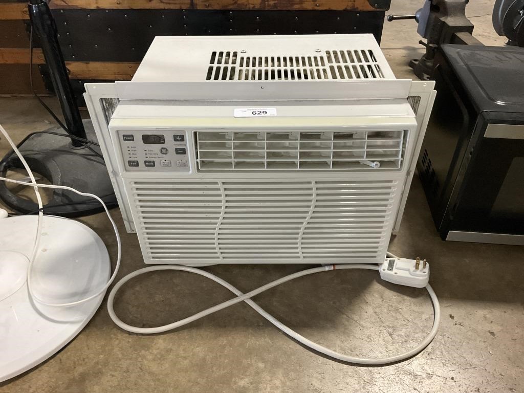GE 6000 BTU Air Conditioner .