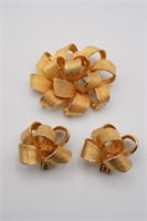 Gold Tone Textured Ribbon Bow Brooch and