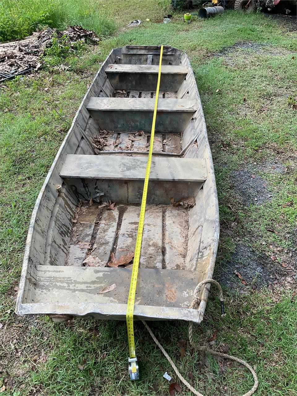 13’6 aluminum boat- see pics- bottom need repaired