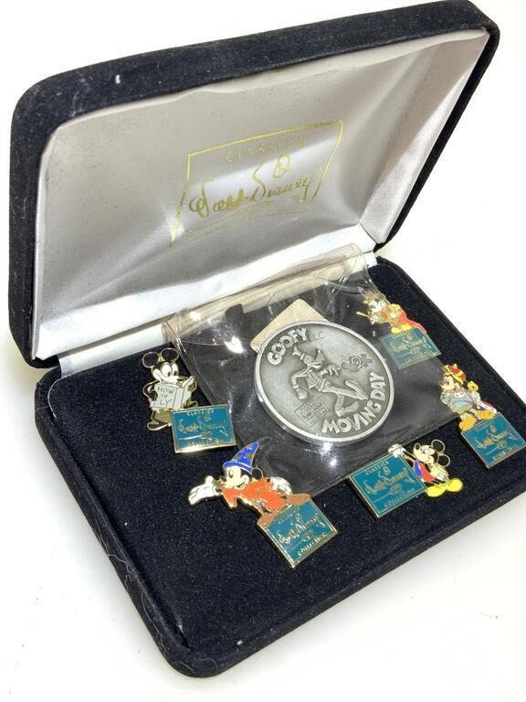 Walt Disney Classics Pin Set