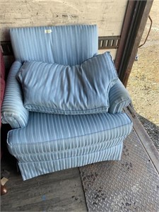 Lot with  Mid century comfortable chair in good co