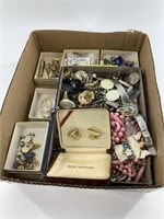 Lot with costume jewelry: cufflinks, watches, neck