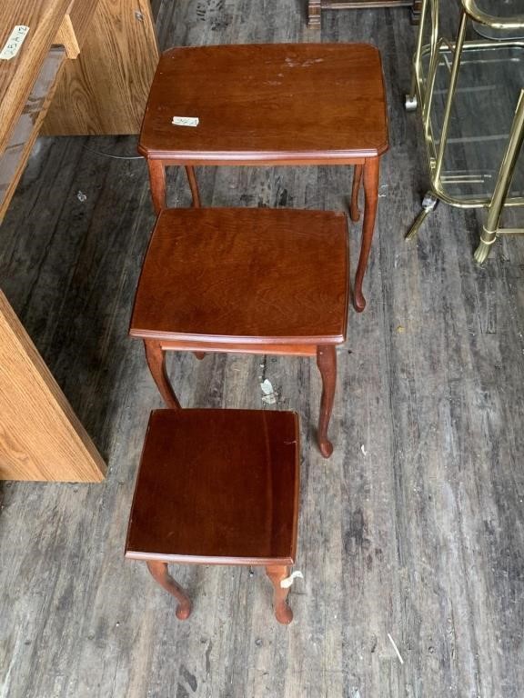 Lot with three wooden nesting tables in good condi
