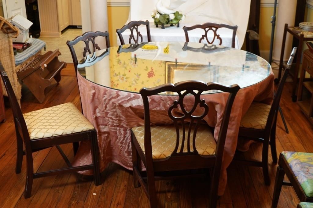 Mahogany Dining Room Table w/Leaves &