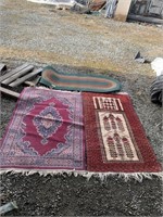 lot with 3 small rugs