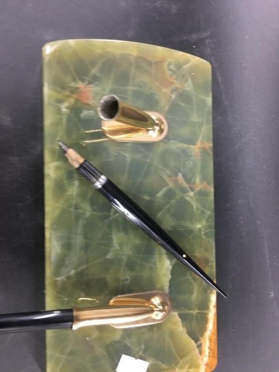 Onyx slab pen holder with 2 calligraphy pens, base