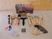 Lot of Assorted Pant Brushes/Paint Supplies