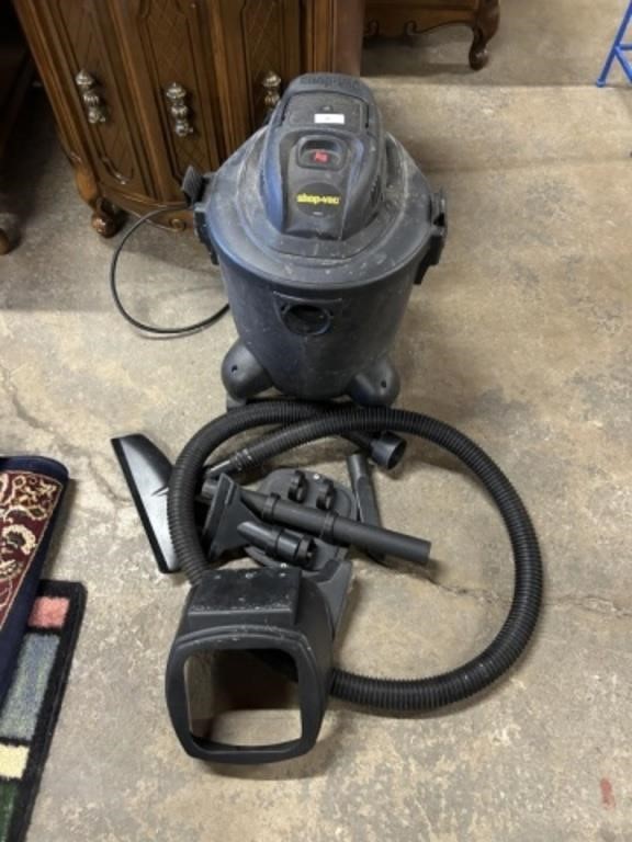 SHOP VAC WITH ATTACHMENTS