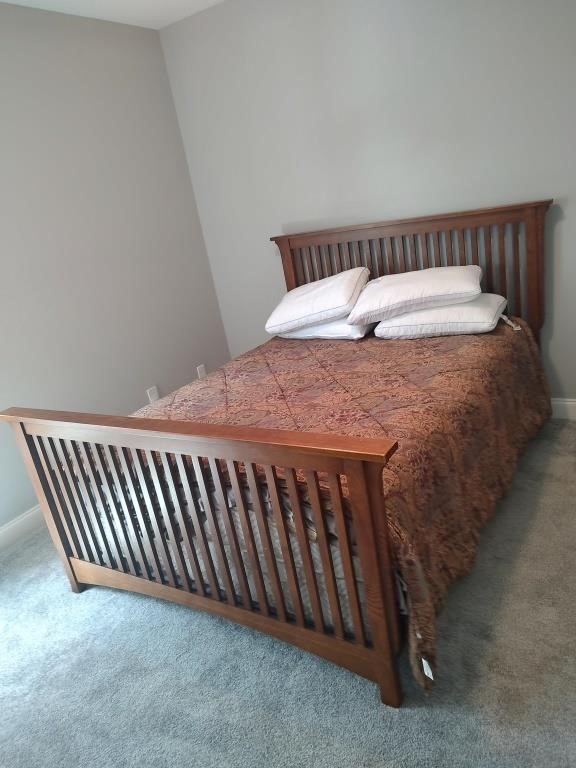 Queen Size Bed with Simmons Mattress