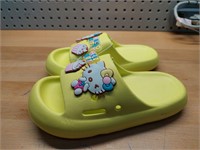 34-35 Hello Kitty sandals