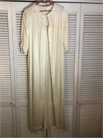 VINTAGE DIXIE BELLE NIGHTGOWN ROBE/HOUSECOAT LARGE