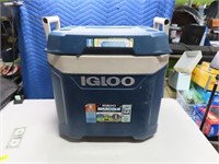 IGLOO MaxCold62qt Cooler on Wheels
