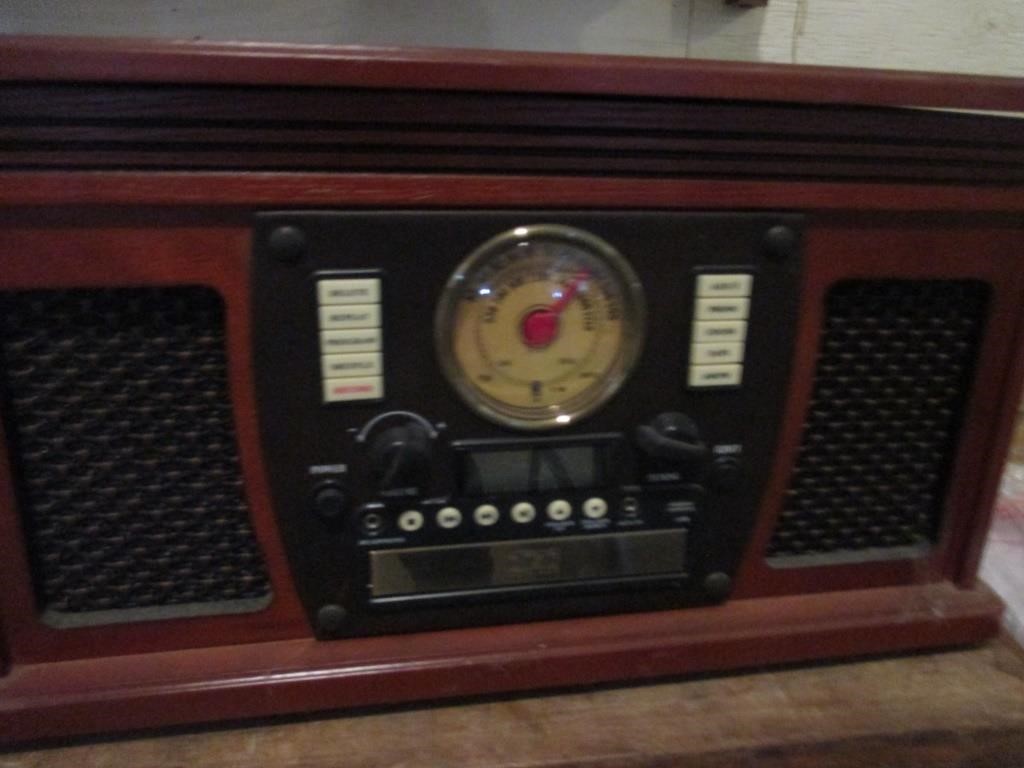 Victrola Vintage Style Radio