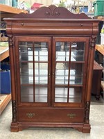 64" Thomasville Lighted Glass Door China Cabinet