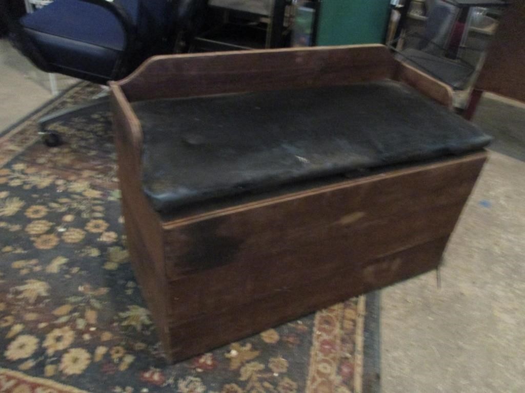 Toy Trunk/Bench