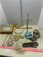 Jewelry and necklace stand and trinket box
