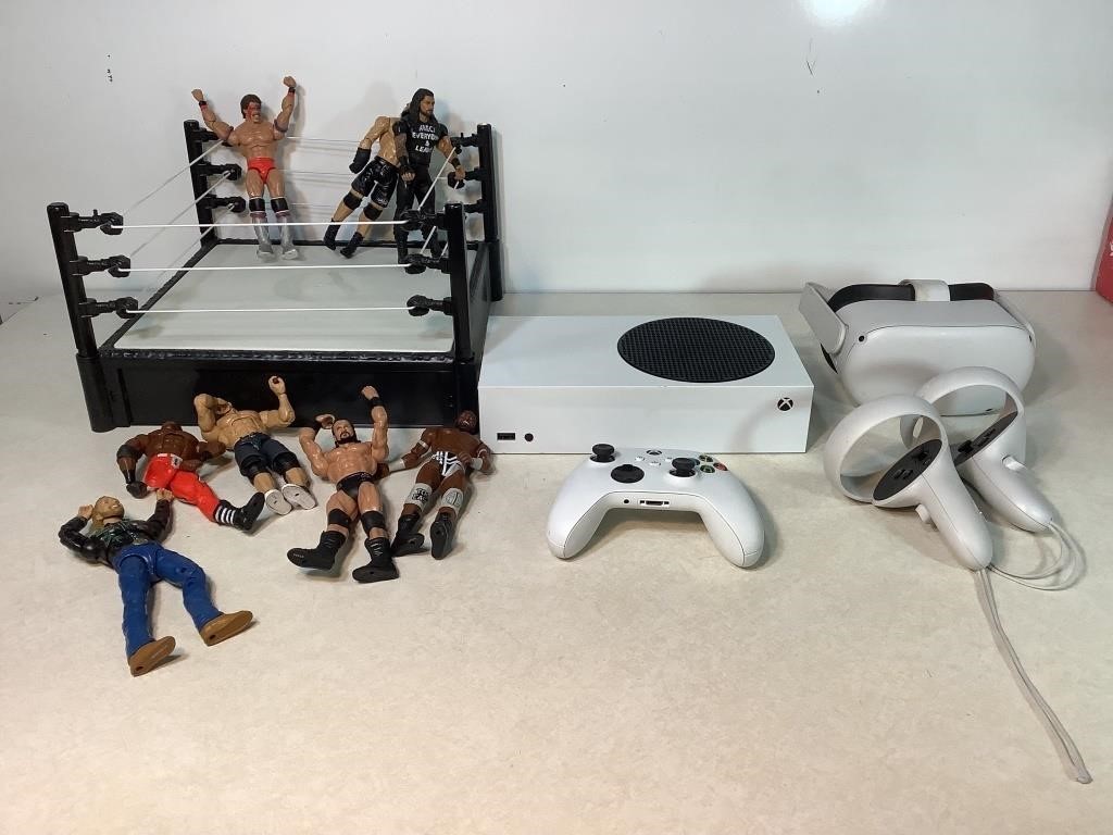 White XBOX W/Controllers, Wrestlers & Ring