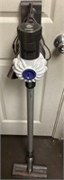 Dyson V6 Cordless Vacuum w Charger