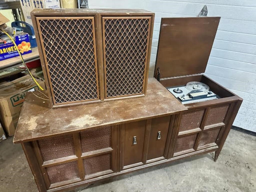 Fleetwood Stereo Record Player and Cabinet