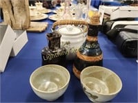 FIVE PIECES OF POTTERY