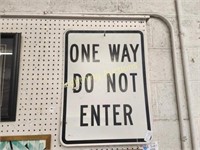 METAL "ONE WAY DO NOT ENTER" SIGN