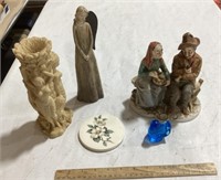 Decor figurines - angel is missing a wing