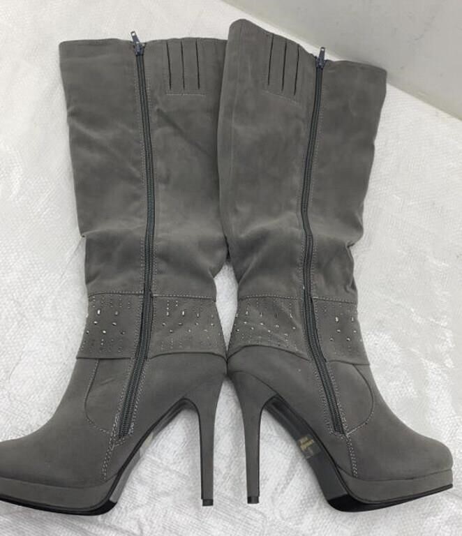 Faux suede tall boots in gray size 7,5- 5in heels