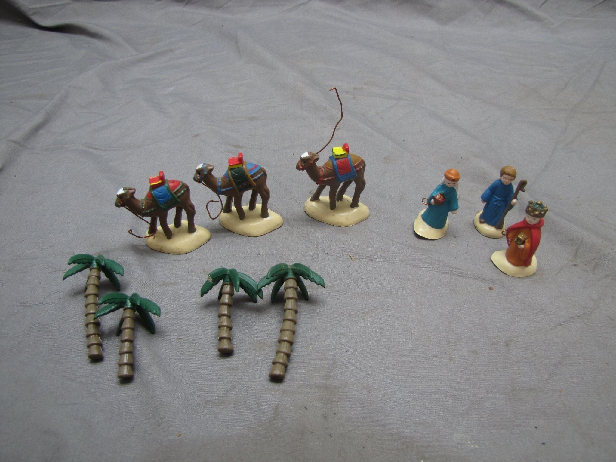 Small Lot Of Assorted Nativity Figurines