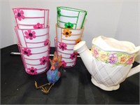 6 flower pots, 1 ceramic pot, roaster décor