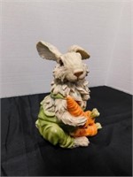 Chrisdon Easter bunny with carrots